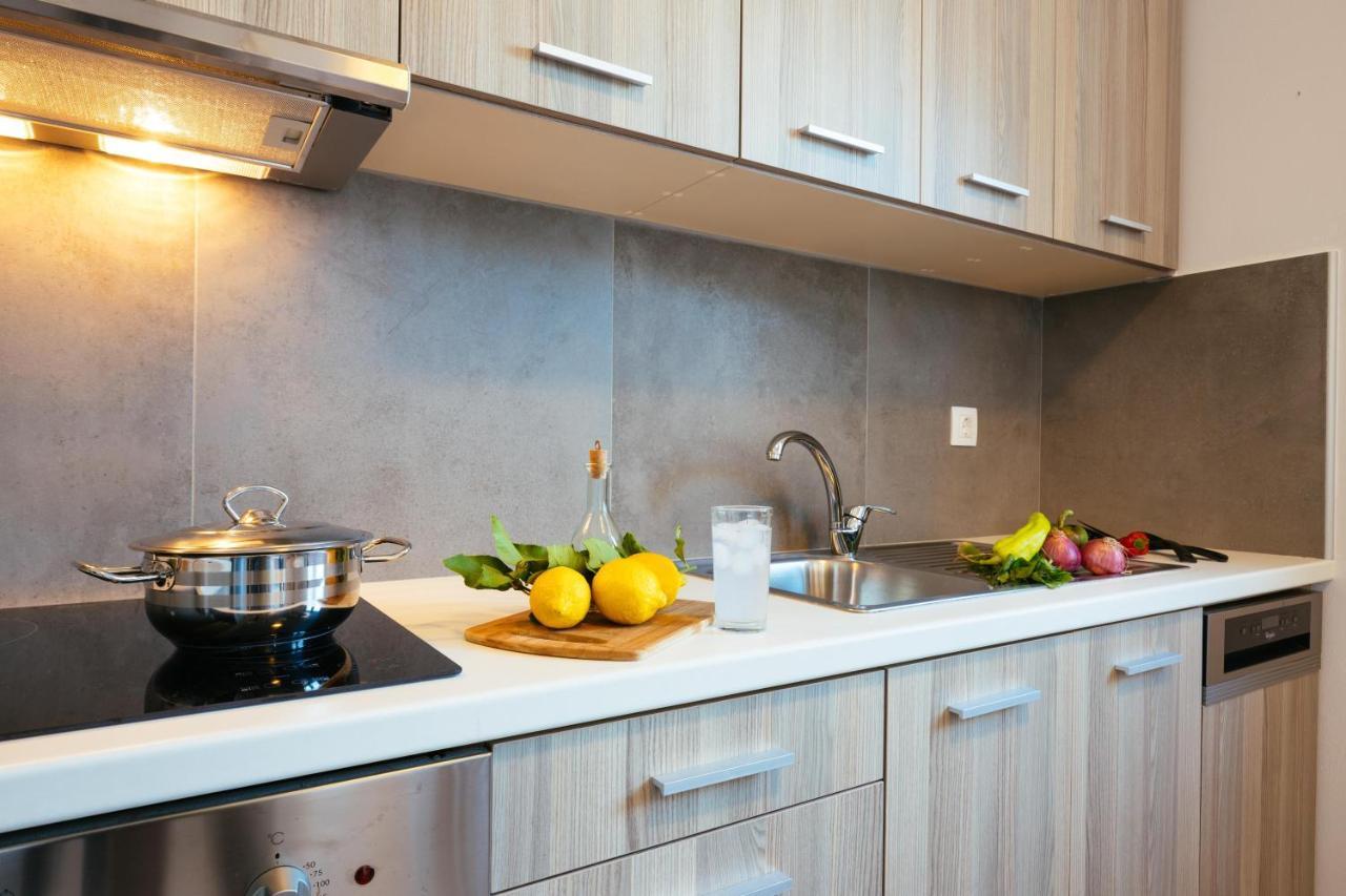 Sea View Luxury Apartments Плакіас Екстер'єр фото