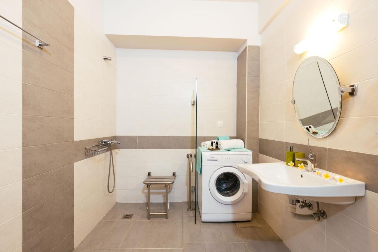 Sea View Luxury Apartments Плакіас Екстер'єр фото