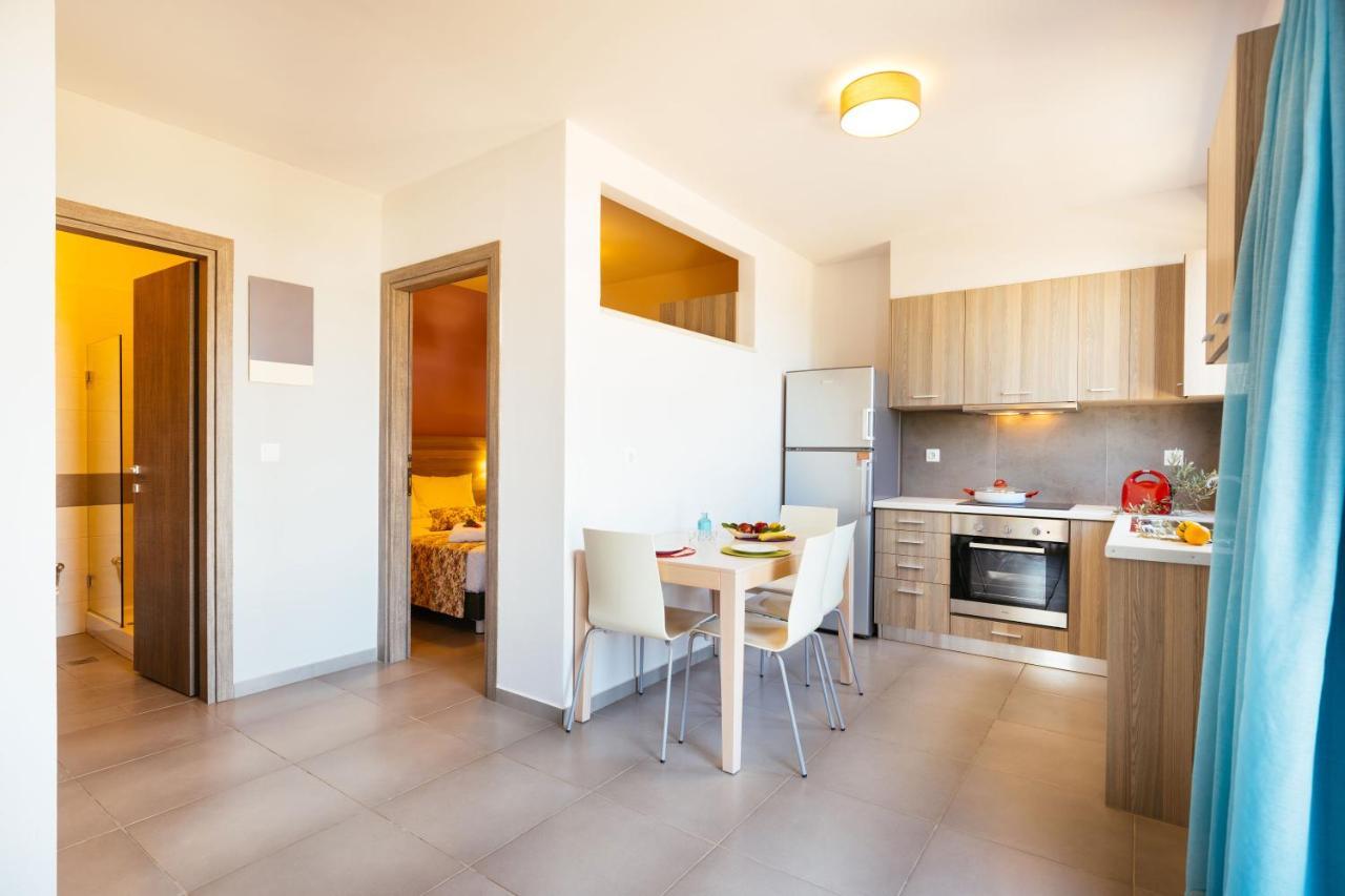 Sea View Luxury Apartments Плакіас Екстер'єр фото