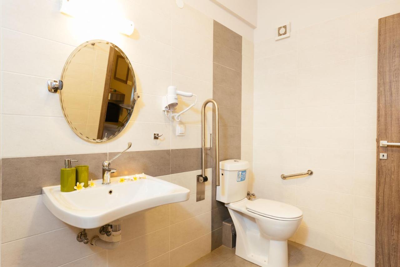 Sea View Luxury Apartments Плакіас Екстер'єр фото